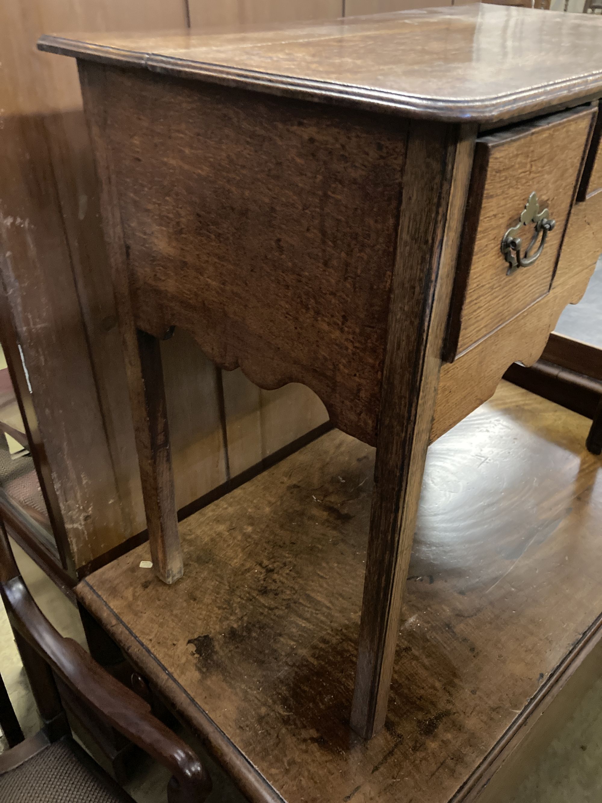 A George III oak lowboy, width 84cm, depth 46cm, height 72cm